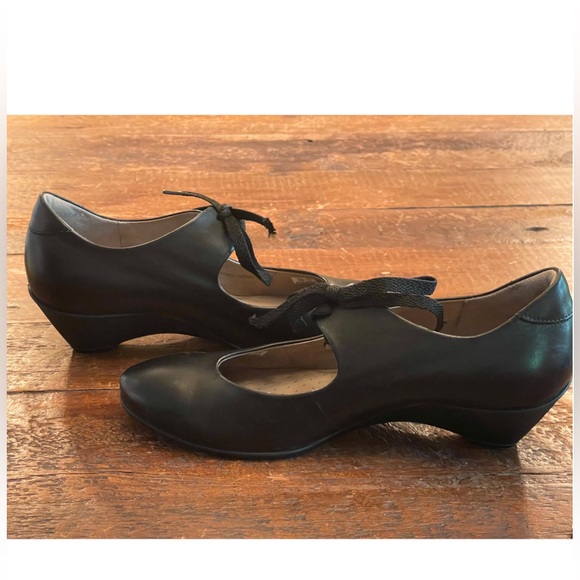 Ecco Mary Janes Womens Black Leather Heels Sculptured Lace Up size 40 US 9 - Picture 4 of 5